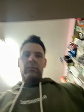 Snapshot of Ezeveron chatting on October 2025 12:41:01 AM Ezeveron online show from October 2025 12:41:01 AM