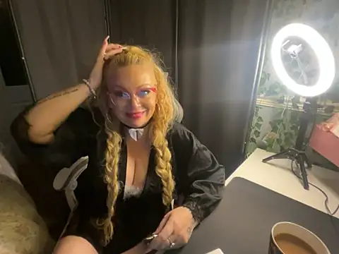 BonnyDesire online show from April 2026 07:01:02 PM