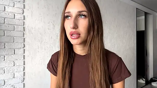 Snapshot of DarkSignal chatting on September 2025 09:11:01 AM DarkSignal online show from September 2025 09:11:01 AM