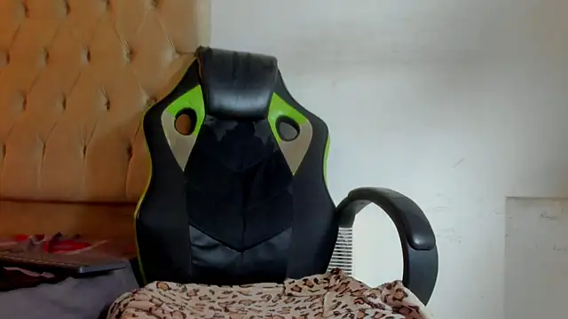 Naomis 35 online show from January 2026 07:17:01 PM