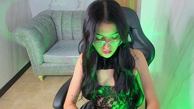 sophiadoll tf online show from November 2025 01:32:02 PM