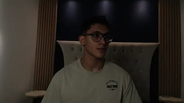 SalvadorFit online show from February 2026 08:23:01 PM