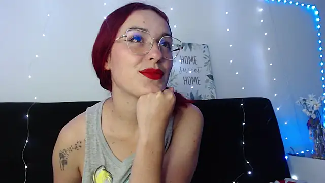 Snapshot of kat_desiree chatting on February 2026 01:59:02 AM kat desiree online show from February 2026 01:59:02 AM