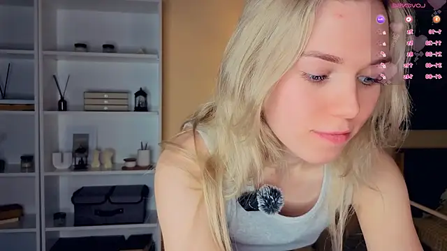 DianeHonnette online show from February 2026 07:41:02 PM