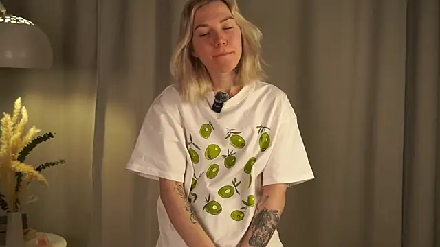 DianeHonnette online show from April 2026 07:22:01 PM