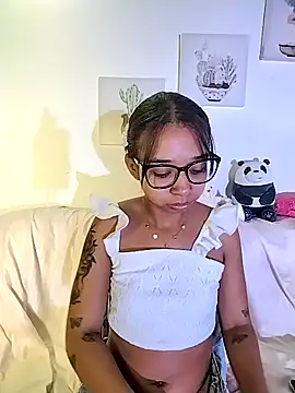 Suzanelee1 online show from October 2025 01:44:02 AM