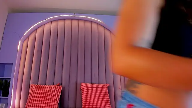 Snapshot of KeendraFox_ chatting on September 2025 07:17:02 PM KeendraFox online show from September 2025 07:17:02 PM