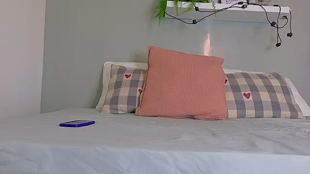 Snapshot of KeendraFox_ chatting on November 2025 11:30:01 AM KeendraFox online show from November 2025 11:30:01 AM