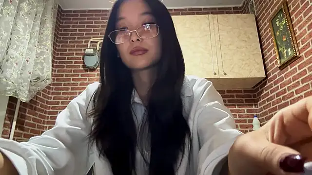 Snapshot of EmmaLeexth chatting on September 2025 03:28:02 PM EmmaLeexth online show from September 2025 03:28:02 PM