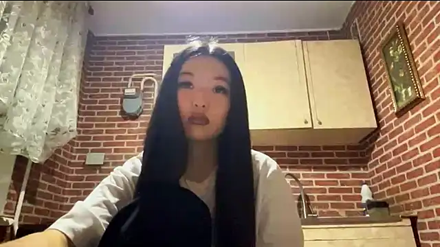 EmmaLeexth online show from November 2025 01:21:02 PM