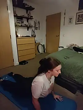 laradoom online show from November 2025 10:40:01 PM