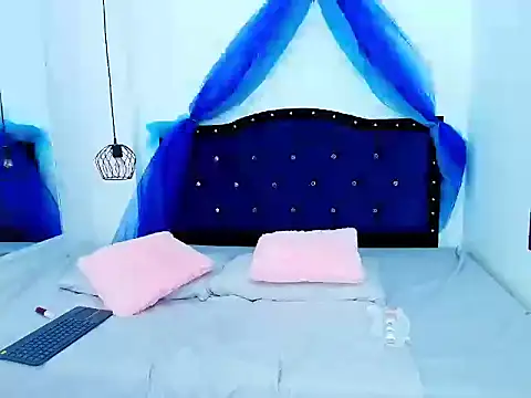 Selenegomezz online show from November 2025 08:40:02 PM