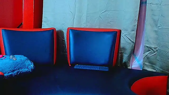 Selenegomezz online show from December 2025 08:39:01 PM