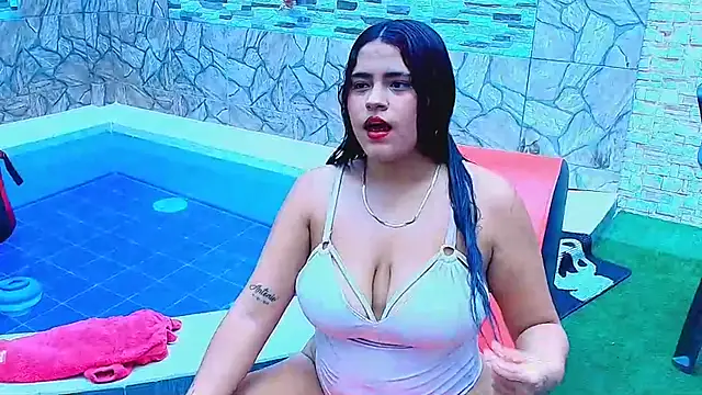 Selenegomezz online show from December 2025 07:21:02 PM