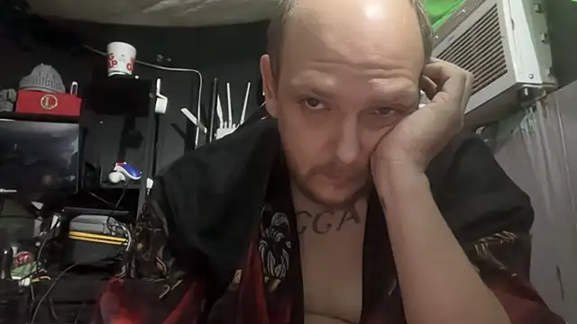 Snapshot of lickyluke17 chatting on October 2025 09:40:01 AM lickyluke17 online show from October 2025 09:40:01 AM