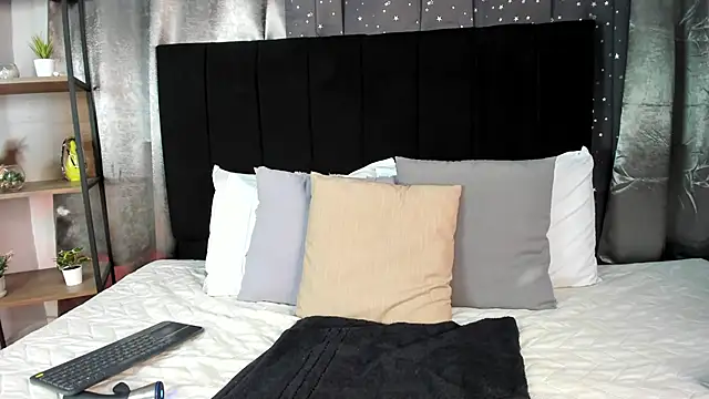 Lenapaul  online show from November 2025 04:22:01 AM