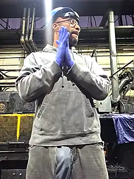 Snapshot of Justahungdad chatting on November 2025 12:22:02 PM Justahungdad online show from November 2025 12:22:02 PM