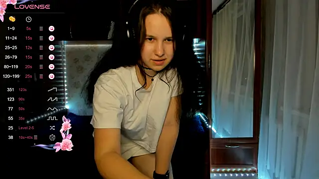 Snapshot of MandaDestiche chatting on October 2025 05:47:03 PM MandaDestiche online show from October 2025 05:47:03 PM