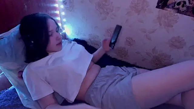 Snapshot of MandaDestiche chatting on November 2025 05:18:01 PM MandaDestiche online show from November 2025 05:18:01 PM