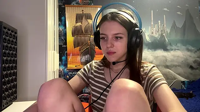 Elira Breeze online show from November 2025 01:55:02 PM