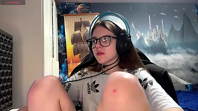 Elira Breeze online show from May 2026 02:24:02 PM