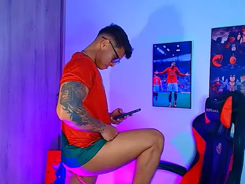 Snapshot of evan_greey chatting on October 2025 04:24:02 AM evan greey online show from October 2025 04:24:02 AM