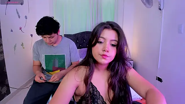 raiderandroxie online show from November 2025 12:22:02 PM