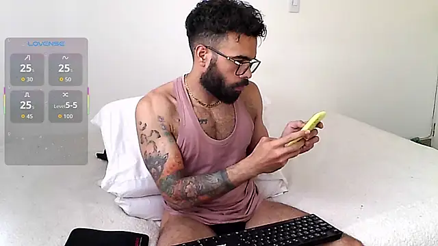 htrebor87 online show from October 2025 05:56:02 PM