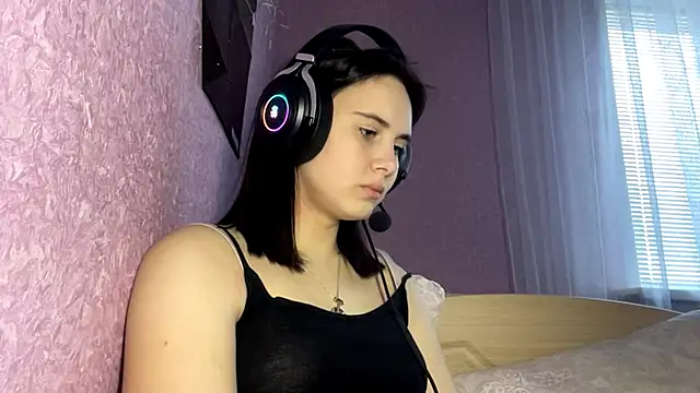 Snapshot of MollyPartey chatting on October 2025 10:21:01 AM MollyPartey online show from October 2025 10:21:01 AM