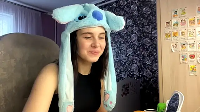 Snapshot of MollyPartey chatting on October 2025 10:24:01 AM MollyPartey online show from October 2025 10:24:01 AM