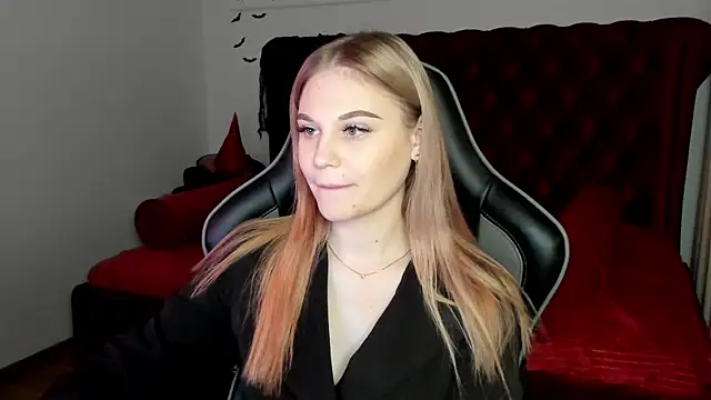 AriaWell online show from November 2025 05:35:01 PM