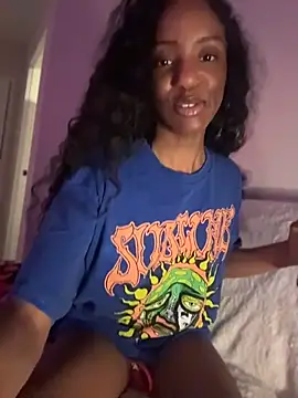 Snapshot of LoveDreaux chatting on May 2026 06:18:01 AM LoveDreaux online show from May 2026 06:18:01 AM