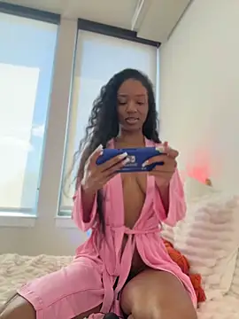 Snapshot of LoveDreaux chatting on May 2026 04:23:01 PM LoveDreaux online show from May 2026 04:23:01 PM