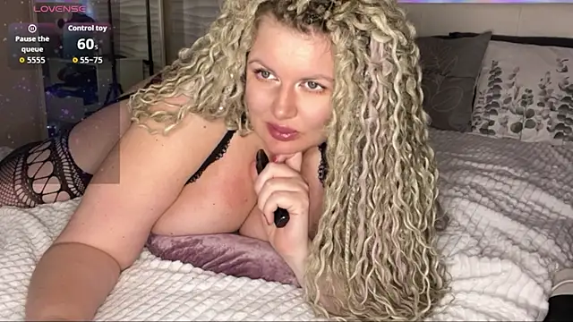 Snapshot of Nivika chatting on September 2025 11:17:02 PM Nivika online show from September 2025 11:17:02 PM