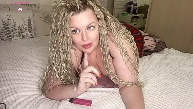 Snapshot of Nivika chatting on November 2025 10:09:02 PM Nivika online show from November 2025 10:09:02 PM