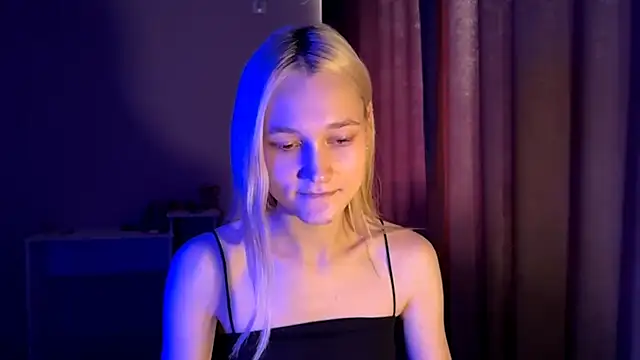 TwinedPeril online show from November 2025 07:19:01 AM