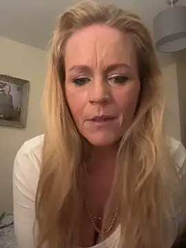 Carmen36XX online show from October 2025 10:11:01 PM