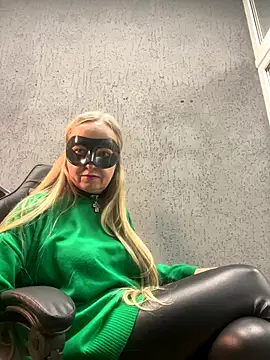 Snapshot of B_i_r_d_i_e chatting on October 2025 09:38:02 AM B i r d i e online show from October 2025 09:38:02 AM