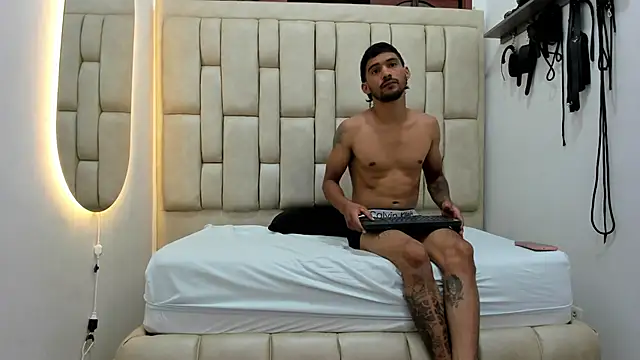 SeleneAndDorian online show from October 2025 07:23:02 PM