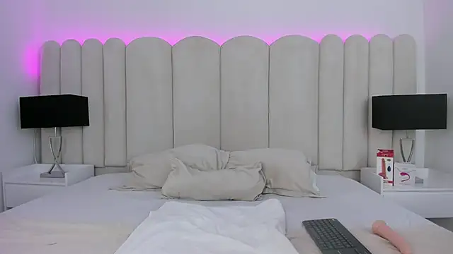 VanessaParis   online show from October 2025 09:15:01 PM