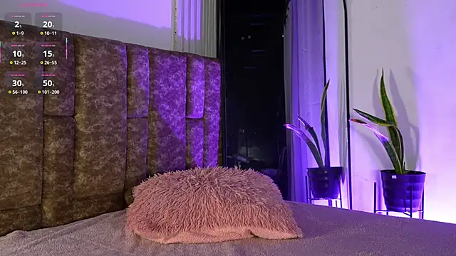 Missdionne curly online show from April 2026 11:04:02 AM