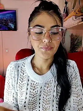 ValeNiitaLuv online show from April 2026 06:00:02 AM