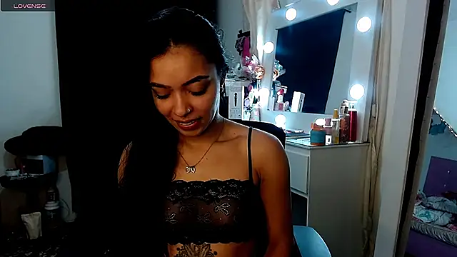 pocahot222 online show from October 2025 05:35:02 PM