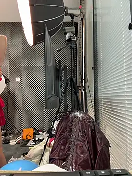 YY-27 online show from November 2025 11:10:02 AM