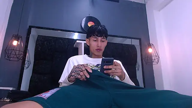 Daniel delux  online show from November 2025 11:47:02 PM