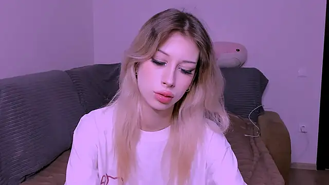 Lori lolii online show from December 2025 03:54:02 PM