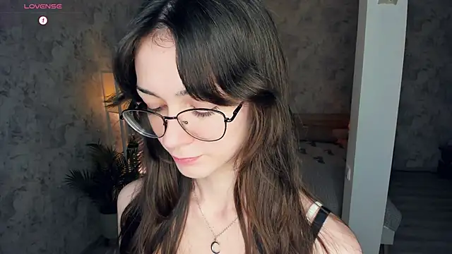 ReneeLippeatt online show from November 2025 07:47:01 PM