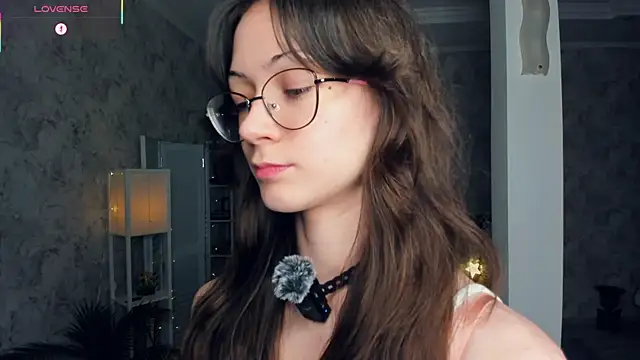 ReneeLippeatt online show from December 2025 07:09:01 PM