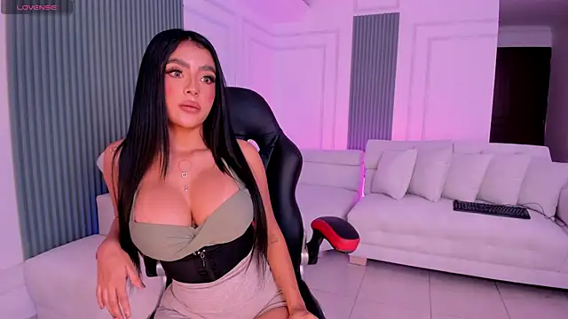 Nicole Ravachi online show from October 2025 08:29:02 PM