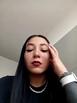  Luna-1 online show from November 2025 06:40:02 PM